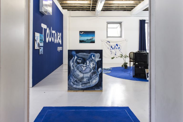 Forde Le ciel, l’eau, les dauphins, la vierge, les flics, le sang des nobles, l’ONU, l’Europe, les casques bleus, Facebook, Twitter