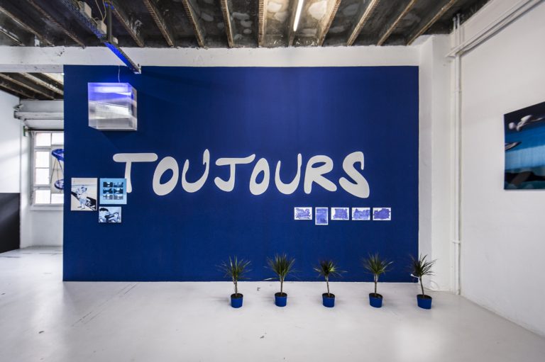 Forde Le ciel, l’eau, les dauphins, la vierge, les flics, le sang des nobles, l’ONU, l’Europe, les casques bleus, Facebook, Twitter